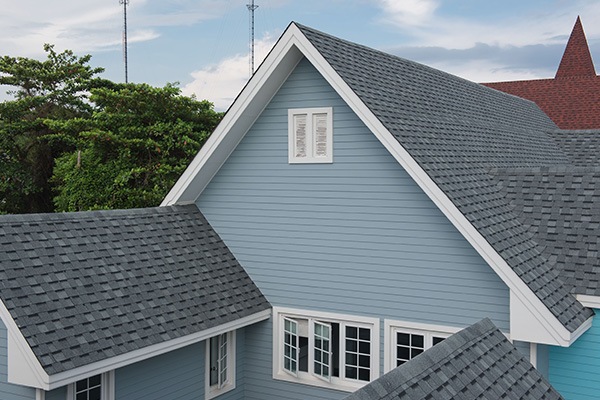 How To Clean Roof Shingles: The Dos And Don’ts