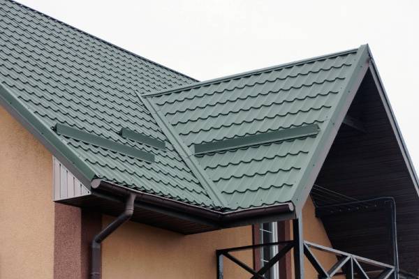 Metal Roof Vs. Shingles: Which Is Better?